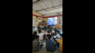 Un alumno y su padre, me han dedicado una canción.